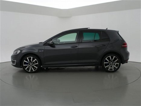 Volkswagen Golf - 1.4 TSI GTE *EXCL. BTW* + PANORAMA / CAMERA / 18 INCH LMV - 1