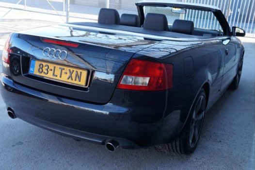 Audi A4 Cabriolet - 2.4 V6 Exclusive - 1