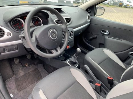 Renault Clio Estate - 1.2-16V Authentique AIRCO//ISO-FIX//RADIO/CD//2E EIGENAAR - 1