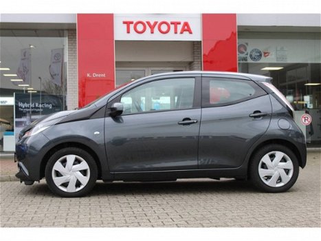 Toyota Aygo - 1.0 VVT-i x-play 5drs Airco Parkeercamera - 1