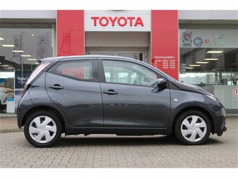 Toyota Aygo - 1.0 VVT-i x-play 5drs Airco Parkeercamera - 1