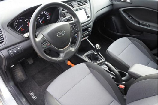 Hyundai i20 - 1.0 T-GDI Comfort | WEEKAANBIEDING | Navigatie | Climate Controle | Cruise Control | P - 1