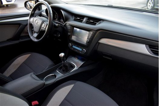 Toyota Avensis Touring Sports - 1.6 VVTI Aspiration NAVI/TREKHAAK/CRUISE/CLIMA/LMV/PDC - 1
