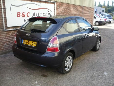 Hyundai Accent - 1.4i Dynamic AIRCO RIJD EN LOOP ALS NIEUW - 1