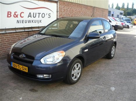 Hyundai Accent - 1.4i Dynamic AIRCO RIJD EN LOOP ALS NIEUW - 1