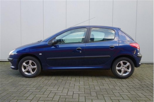 Peugeot 206 - 1.6-16V Gentry Automaat/ECC/5-deurs - 1