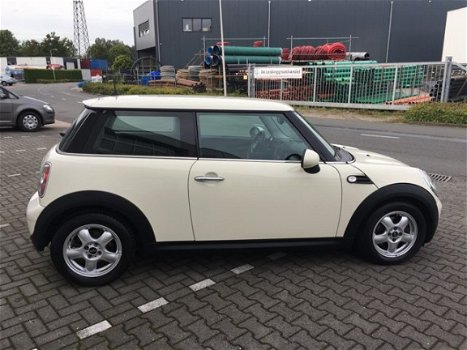 Mini Mini One - 1.4 Pepper Airco, navigatiesysteem, lichtmetalen velgen - 1