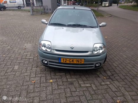 Renault Clio - 1.2 met nieuw APK - 1