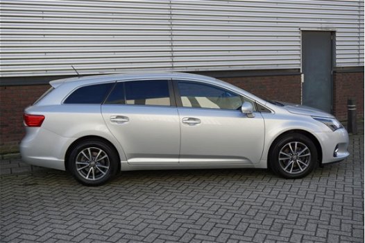 Toyota Avensis Wagon - 1.8 VVTi TREKHAAK CAMERA NAVI BUSINESS - 1