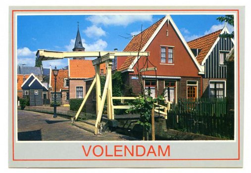 M096 Volendam Karakteristieke huizen met oude brug - 1