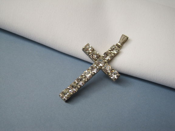 Kettinghanger kruis crucifix zilverkleurig met kristal rijnsteentjes 3.8x2.1 cm. - nr. 1