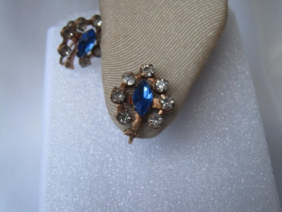 Oorbellen goudkleurig rose met blauw en heldere kristal rijnsteentjes 2.0x1.7 cm schroefmodel - Afbeelding 5