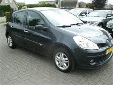 Renault Clio - 1.2-16V Special Line