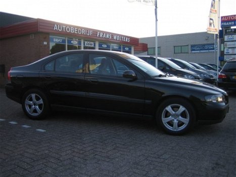 Volvo S60 - 2.4 140 PK AUTOMAAT - 1