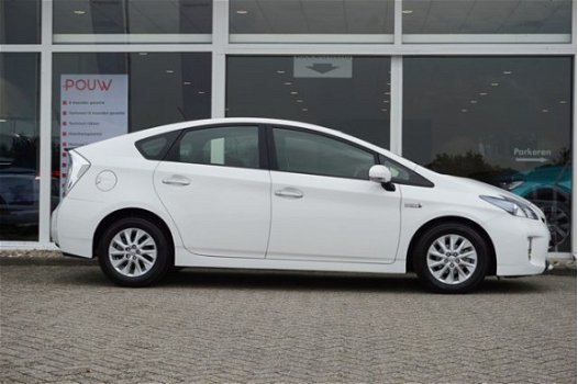 Toyota Prius - 1.8 Plug-in 100pk Aspiration + Head-up Display + Navigatie - 1