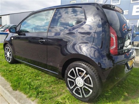 Volkswagen Up! - 1.0 high up BlueMotion -Luxe editie - Regensensor- Cruise- PDC- Airco- Navigatie - 1