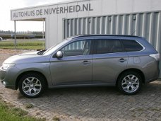 Mitsubishi Outlander - 2.0 PHEV Intense +