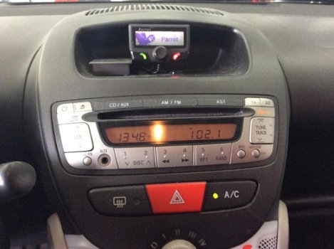 Toyota Aygo - 1.0 VVT-i 5D Now Airco - 1