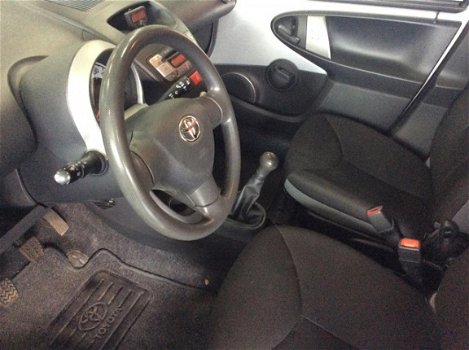 Toyota Aygo - 1.0 VVT-i 5D Now Airco - 1