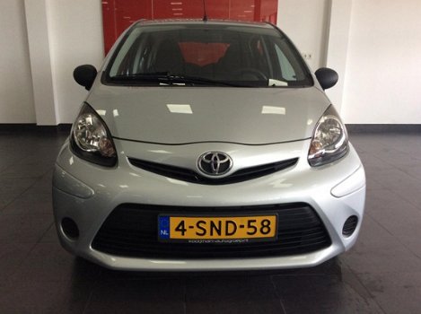 Toyota Aygo - 1.0 VVT-i 5D Now Airco - 1