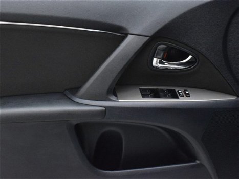 Toyota Avensis Wagon - 1.8 VVTi Dynamic Business Special | Trekhaak | Navigatie | Parkeersensoren - 1