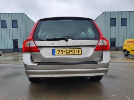 Volvo V70 - 2.0 Momentum - 1