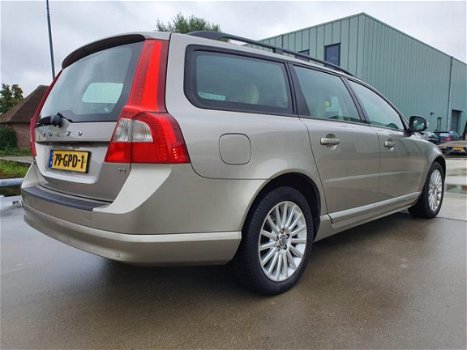 Volvo V70 - 2.0 Momentum - 1