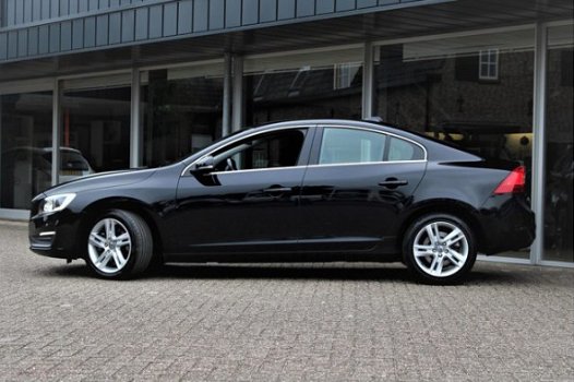 Volvo S60 - 1.6 T3 Momentum 150pk ✅NAP| Nw. type| Orig. NL| 1e eig.| Navi| Business Pack Pro| Winter - 1