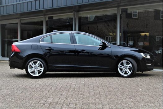 Volvo S60 - 1.6 T3 Momentum 150pk ✅NAP| Nw. type| Orig. NL| 1e eig.| Navi| Business Pack Pro| Winter - 1