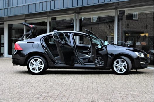 Volvo S60 - 1.6 T3 Momentum 150pk ✅NAP| Nw. type| Orig. NL| 1e eig.| Navi| Business Pack Pro| Winter - 1