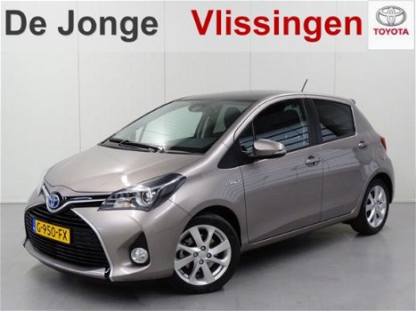 Toyota Yaris - 1.5 Hybrid Dynamic | Panoramadak | Safety Sense | Keyless | Regen en lichtsensor| - 1