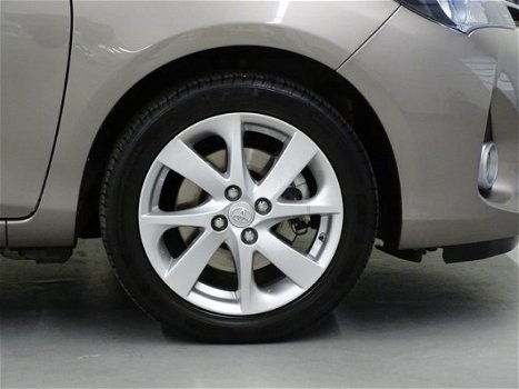 Toyota Yaris - 1.5 Hybrid Dynamic | Panoramadak | Safety Sense | Keyless | Regen en lichtsensor| - 1