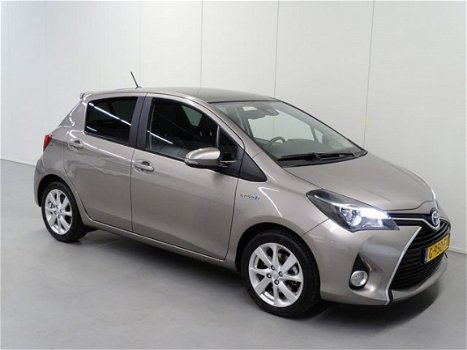 Toyota Yaris - 1.5 Hybrid Dynamic | Panoramadak | Safety Sense | Keyless | Regen en lichtsensor| - 1