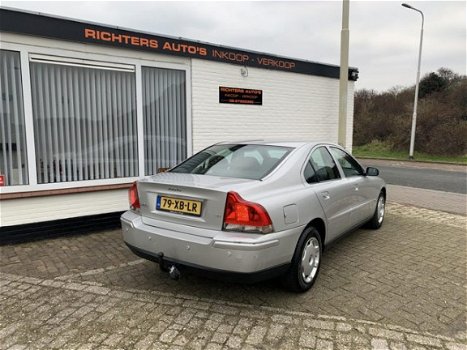 Volvo S60 - 2.4 D5 Edition 2 RIJKLAAR NAVI / LEDER / MOOI - 1