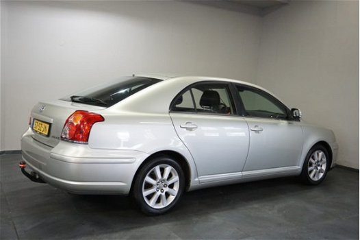 Toyota Avensis - 1.8 VVTi Luna - 1