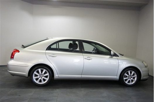 Toyota Avensis - 1.8 VVTi Luna - 1