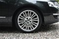 Volkswagen Passat Variant - 3.2 V6 HIGHLINE KEYLESS|SCHUIFDAK|LEDER|DVD|DYNAUDIO|R36 - 1 - Thumbnail