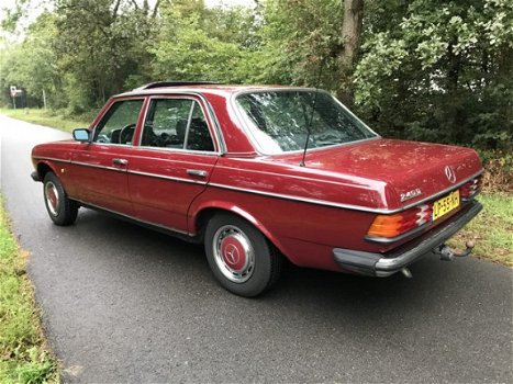 Mercedes-Benz 200-280 (W123) - 200-serie (240 D 5Bak - 1