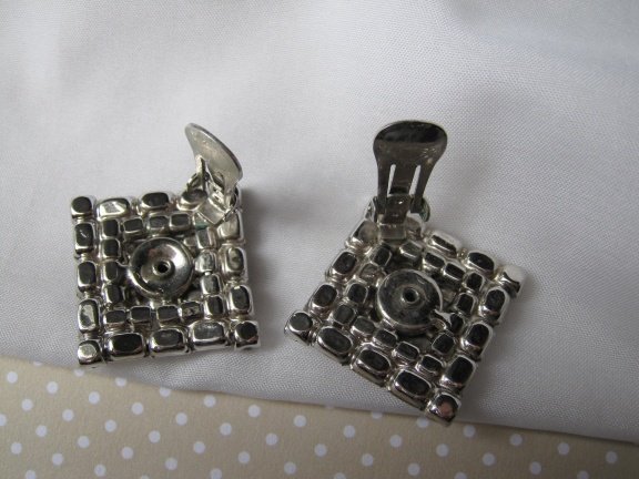 Oorbellen zilverkleurig met heldere kristal rijnstenen 2.7 cm - Afbeelding 2