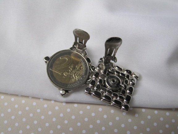 Oorbellen zilverkleurig met heldere kristal rijnstenen 2.7 cm - Afbeelding 3