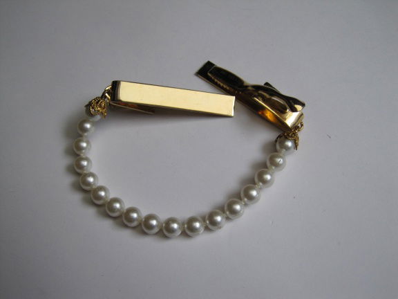Rever kleding clips goudkleurig met een kralenkettinkje, - Afbeelding 2