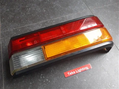 Mazda 323 BF Sedan Envoy Achterlicht Stanley 043-6809 R Rechts NOS - 2