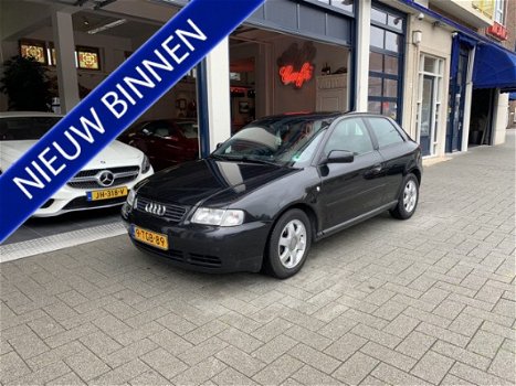 Audi A3 - 1.6 Ambiente AUTOMAAT/GLAZEN DAK - 1