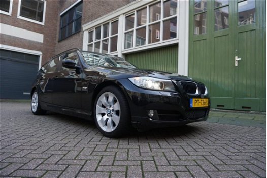 BMW 3-serie Touring - 320i High Executive * Panoramadak Leer Trekhaak 3D NAVI * Compleet onderhouden - 1
