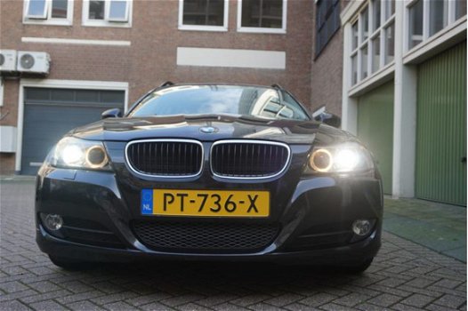 BMW 3-serie Touring - 320i High Executive * Panoramadak Leer Trekhaak 3D NAVI * Compleet onderhouden - 1