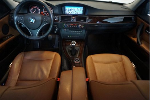 BMW 3-serie Touring - 320i High Executive * Panoramadak Leer Trekhaak 3D NAVI * Compleet onderhouden - 1