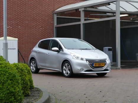 Peugeot 208 - 1.4 VTi Allure, navigatie, parkeersensoren - 1