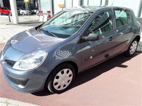 Renault Clio - 1.2-16V Business Line - 1