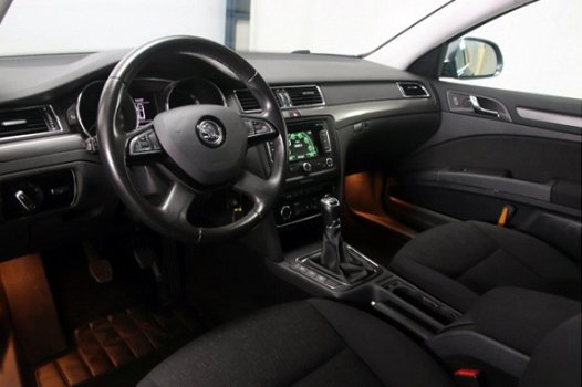 Skoda Superb Combi - 1.6 TDI Active Business 6-bak Navi ParkAssist Climate 200x Vw-Audi-Seat-Skoda - 1