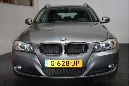 BMW 3-serie Touring - 318d Corporate Lease Sportpakket CLIMATE CONTROL TEL PDC DAKRAILS MISTLAMPEN V - 1